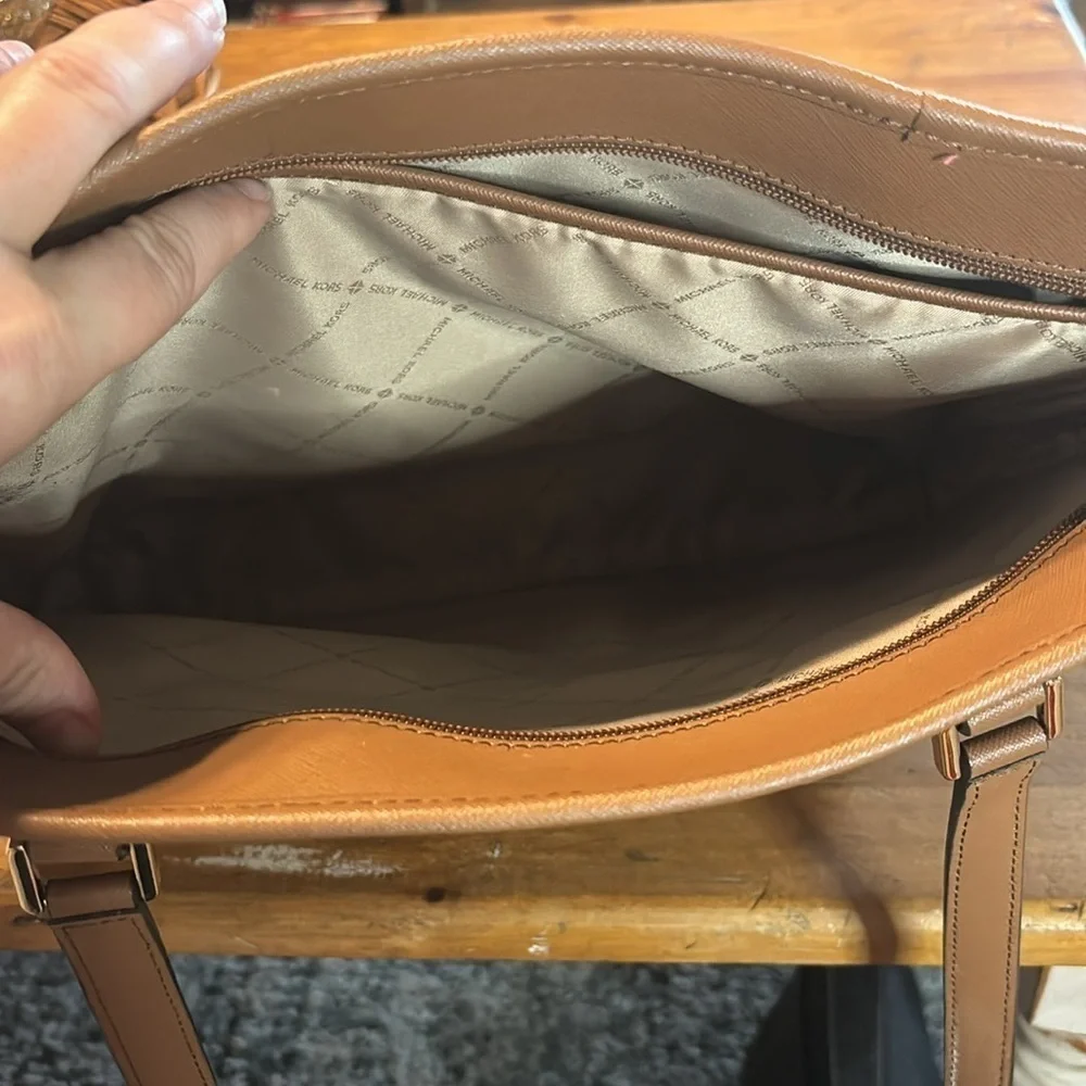 Michael Kors Sady Large Tote - Picture 10 of 13